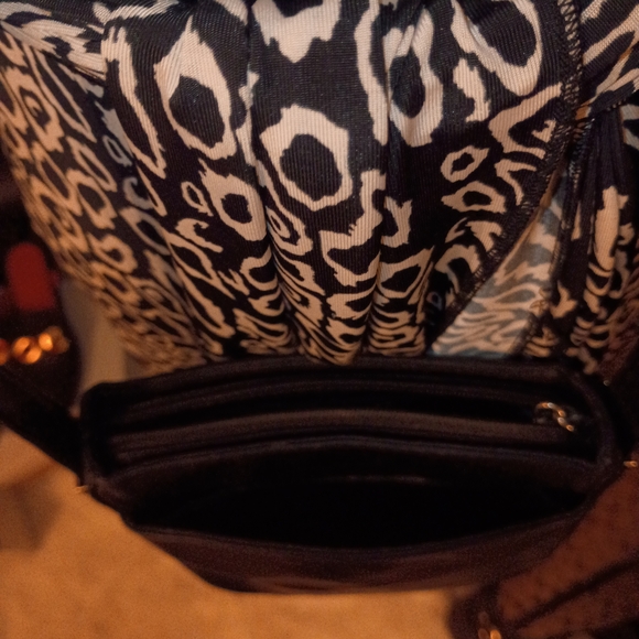 Perlina Black Leather Shoulder Bag - Picture 7 of 8